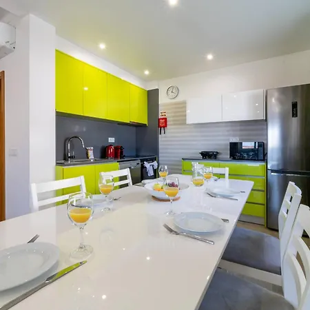 Golden View By Hellovacations